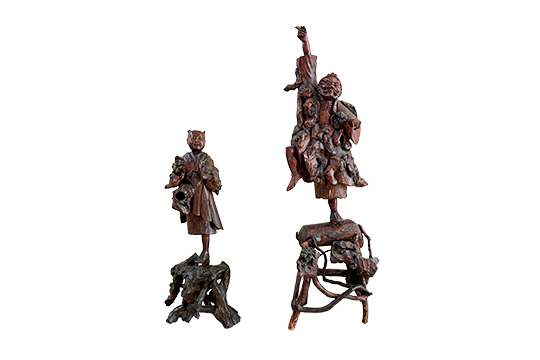 2 STATUE IN LEGNO COLORE EBANO CON PEZZI MANCANTI E PICCOLI DIFETTI DIM. 21x50x14 CM E DIM. 20x70x15 CM