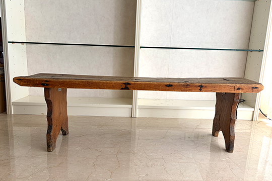 1 PANCA IN LEGNO MASSICCIO DIM. 125x38x26 CM