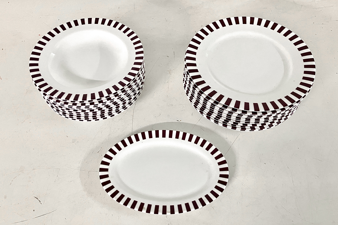 1 SERVIZIO DI PIATTI COMPOSTO DA 12 PIATTI PIANI DIM. 27 CM, 12 PIATTI FONDI DIM. 24 CM E 1 PIATTO OVALE DIM. 25x18 CM IN PORCELLANA RICHARD GINORI, MISSONI HOME “CLARET” COLORE MELANZANA