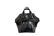 1 BORSA YVES SAINT LAURENT “DOWNTOWN” IN PELLE VERNICIATA COLORE NERO, DOPPI MANICI, PORTABILITÀ A MANO E A SPALLA, TASCHE LATERALI, CHIUSURA PARZIALE A ZIP, CORREDATA DA CERTIFICATO ENTRUPY, PICCOLI SEGNI D\'USURA DIM. 50x35x25 CM