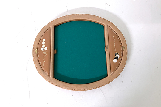1 GIOCO DA TAVOLO PER DAMA O POKER IN PELLE, DIM. 37x31 CM