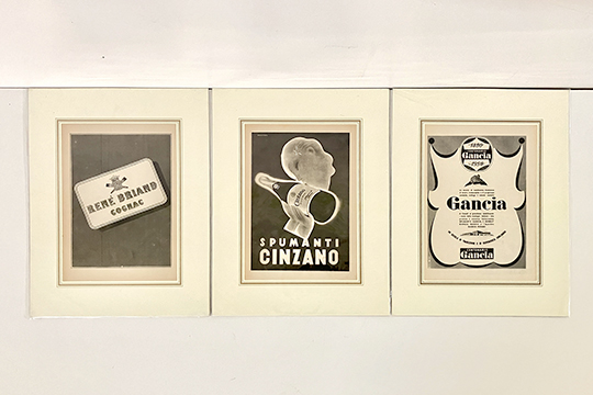 3 STAMPE SU CARTA, RIPRODUZIONI PUBBLICITARIE VINTAGE “BRIAND”, “CINZANO” E “GANCIA” DIM. 25x33 CM