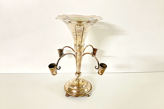 1 VASO IN METALLO ARGENTATO CON 4 SUPPORTI PER FIORI DIM. 25x31x25 CM