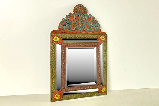 1 ANTICO SPECCHIO CON DECORI CON LASTRE IN RAME DIM. 38x66x7 CM