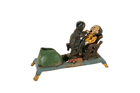 1 SALVADANAIO IN METALLO RAFFIGURANTE DENTISTA DIM. 22x16x8 CM