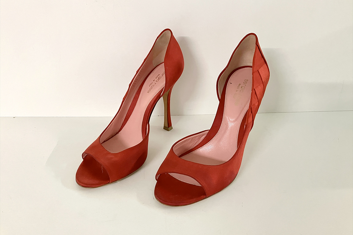1 PAIO DI SCARPE SERGIO ROSSI IN PELLE E RASO, COLORE ROSSO, ALTEZZA 11 CM TAGLIA 40