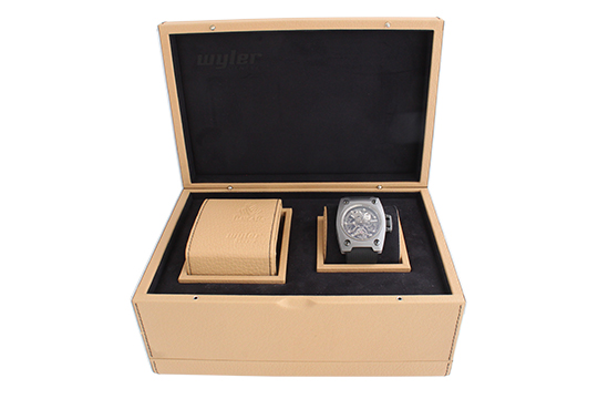1 OROLOGIO WYLER GENÈVE TOURBILLON MEN MECCANICO REF. R05.T3X.00.00.BA001.RBA07.99 CON CASSA IN CERAMICA HIGH-TECH TANTALIUM, TITANIUM E CARBON FIBER, CINTURINO IN CAUCCIÙ FORNITO DI SCATOLA ORIGINALE, PICCOLI DIFETTI (FUNZIONANTE)