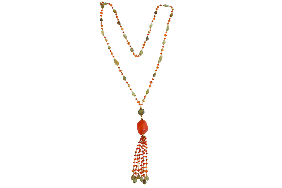 1 COLLANA “SAUTOIR” IN O.G. 18 KR. CHE INTERCALA PIETRE SEMIPREZIOSE CON PENDENTE CENTRALE IN PR. CORNIOLA