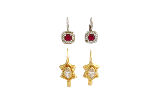 2 PAIA DI ORECCHINI PENDENTI CHE INCASTONANO PIETRE SEMIPREZIOSE, TUTTO ORO 18 KR. GR. TOT. 7,95