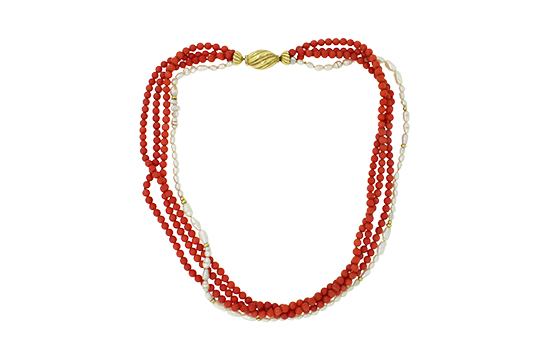 1 COLLANA TORCHON A 4 FILI (3 DI CORALLO DA 4,00 MM E 1 DI PERLE DI FIUME) CON CHIUSURA E INSERTI IN O.G. 18 KR.