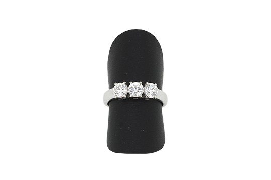 1 ANELLO TRILOGY IN O.B. 18 KR. FIRMATO CHARLY ZENGER CHE INCASTONA 3 BRILLANTI PER COMPL. KT. 1,02 C.a (MISURA 51) GR. 4,05