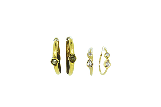 2 PAIA DI ORECCHINI A CERCHIO IN O.G. 18 KR. CON PIETRE SEMIPREZIOSE GR. TOT. 15,95