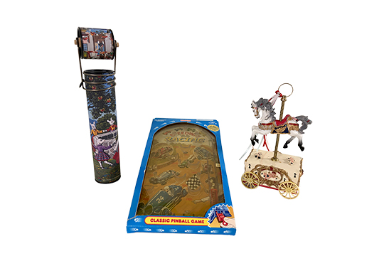 1 CALEIDOSCOPIO, 1 FLIPPER PORTATILE GIOCATTOLO VINTAGE E 1 CARILLON A FORMA DI CAVALLO DA GIOSTRA (PICCOLI DIFETTI)