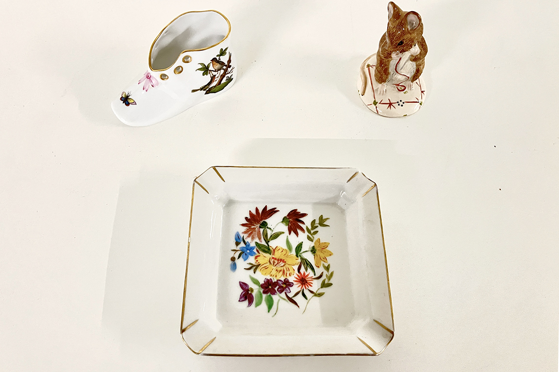 1 SCARPINA IN PORCELLANA HEREND DECORO ROTHSCHILD, 1 STATUETTA ROYAL ALBERT “NO MORE TWIST - BEATRIX POTTER FIGURINE” E 1 PIATTINO