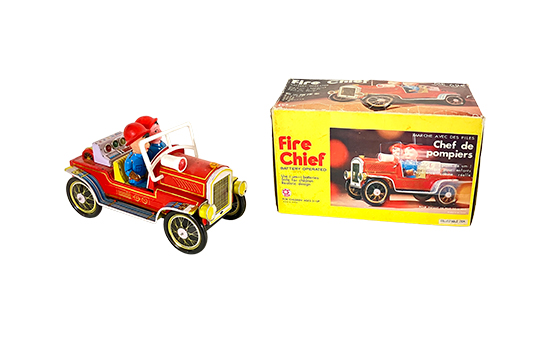 1 GIOCATTOLO AUTOMOBILE “CAPO DEI POMPIERI” (FIRE CHIEF) FUNZIONAMENTO A BATTERIA CON SCATOLA ORIGINALE (N.C.F.)