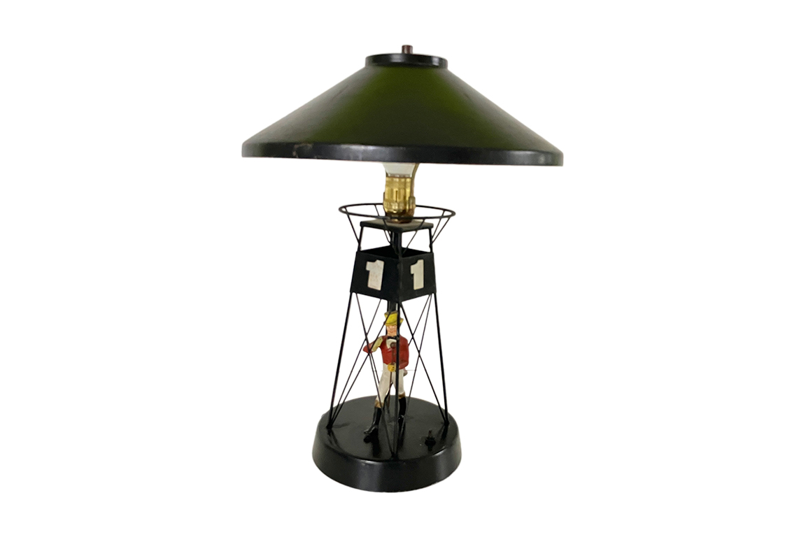 1 LAMPADA DA TAVOLO “JOHNNIE WALKER” IN METALLO COLORE NERO DIM. 35x50x35 CM